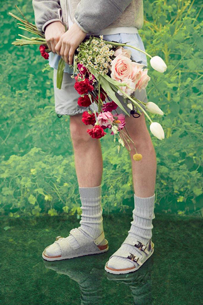 ديور تحيي أجمل لحظات الماضي بالتعاون مع علامة  Birkenstock